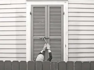  ?? CHRIS GRANGER/ASSOCIATED PRESS ?? Storm shutters are hammered closed on a 100-year-old house Friday in New Orleans as residents prepare for Hurricane Ida, which is expected to make landfall late Sunday.