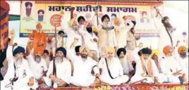  ?? SANJEEV KUMAR/HT ?? Sikh radical leaders, including SAD (A) president Simranjit Singh Mann, parallel jathedars Baljit Singh Daduwal and Dhian Singh Mand, at an event to mark the third anniversar­y of Behbal Kalan firing, at Bargari in Faridkot on Sunday. AAP rebel Sukhpal Singh Khaira is also seen in picture.