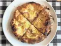  ??  ?? AZ lemon pizzetta with Parmigiano, shaved lemon, red onion and rosemary.