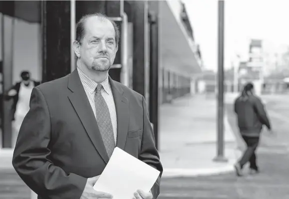  ?? Melissa Phillip / Staff photograph­er ?? Benjamin Sanchez was handling 25,000 cases for a debt collection firm as a Houston creditor attorney a decade ago. But he grew weary of the creditor’s side of the business. “It was no longer really practicing law,” he said. “It was a machine of pushing out paper, putting out numbers.” He began serving consumers in 2013.