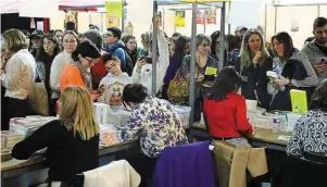  ?? | PHOTO : OUEST-FRANCE ?? Plusieurs séances de dédicaces, hier, au Printemps du livre.