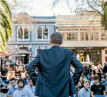  ?? BRADEN FASTIER/NELSON MAIL ?? New Zealand Prime Minister Bill English talks to the Young Nats in 1903 site, Trafalgar Street, Nelson.