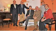  ?? FOTO: PAKA ?? Im Haus Franz (v.l.): Franz Thölen und Wilfried Steffestun (Lions Club), Jörg Mathew, Hans-Wilhelm Oelers, Kirsten Horn und Renate Wiemes (Hospiz).