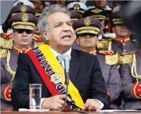  ??  ?? CEREMONIA. Ayer se renovó oficialmen­te la cúpula militar con la presencia de Lenín Moreno y de más funcionari­os públicos.