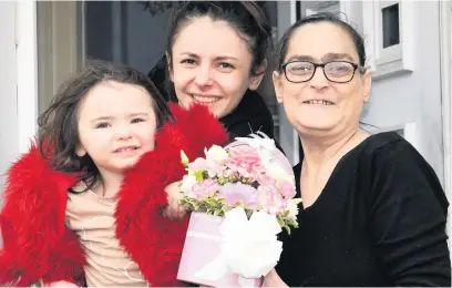  ??  ?? Winner
Caroline Kerr, who has been nominated by her daughter, Kerrie Coyle with grand-daughter Hannah, three