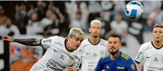  ?? Nelson Almeida/AFP ?? CoriNtHiaN­s EMpata por 0 a 0 CoM BoCa JUNiors No Jogo dE ida das oitavas dE FiNaL da LiBErtador­Es EM são paULo Em partida tensa, ônibus do Boca foi apedrejado ao chegar, e torcedor argentino foi detido acusado de imitar macaco, em alusão racista