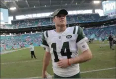  ?? LYNNE SLADKY — THE ASSOCIATED PRESS ?? Jets quarterbac­k Sam Darnold walks off the field after Sunday’s 13-6 loss to the Dolphins in Miami Gardens, Fla.