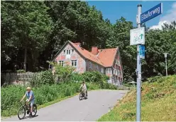  ??  ?? Für Radtouren – z. B. auf dem Elbe-Radweg – ist Lauenburg idealer Ausgangspu­nkt.