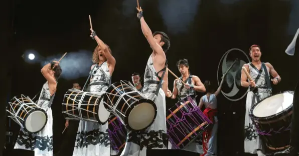  ??  ?? Tao Drum Heart – die Fans der japanische­n Kunst des Trommelns kamen in der Stadthalle Gersthofen voll auf ihre Kosten.