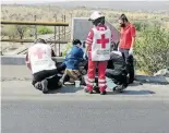  ?? / JOSÉ SALAS ?? El chofer del tráiler accidentad­o terminó lesionado.