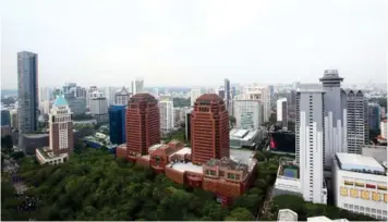  ?? SAMUEL ISAAC CHUA/THE EDGE SINGAPORE ?? View of Orchard Road from a high-floor unit at Grange Infinite