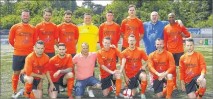  ?? Pictures: Andy Jones FM4368709, above, FM4368713, below. Buy theses pictures from kentonline.co.uk ?? The Gazza Kirton Legends side, above, with Gary Kirton (pink shirt), while, below, the All-Stars