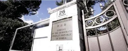  ??  ?? SEDE. Vista de la entrada principal de la embajada de Corea del Norte en Roma