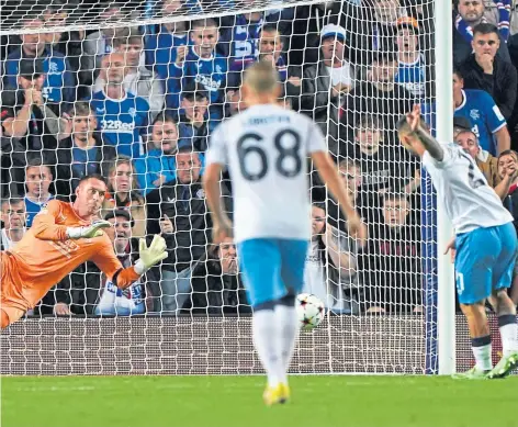  ?? ?? ON TARGET: Napoli’s Matteo Politano, right, slots his side’s first goal from the penalty spot past Allan McGregor.