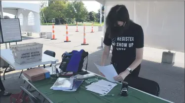  ?? MARK CAVITT — MEDIANEWS GROUP ?? National Voter Registrati­on Day stickers being given away to Oakland County residentsw­ho registered to vote on Tuesday. Oakland County Clerk Lisa Brown hosted her annual voter registrati­on drive on the county’s government campus in Pontiac.