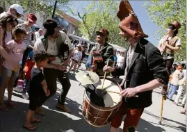  ?? (Photo doc HDS) ?? A Pignans, les Méounais ont impression­né petits et grands.