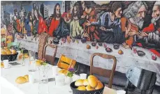  ?? FOTO: PRIVAT/OSTERGARTE­NVEREIN ?? Eine Tafel wie bei Jesus Abendmahl – dorthin laden die Kirchen am Karsamstag ein.