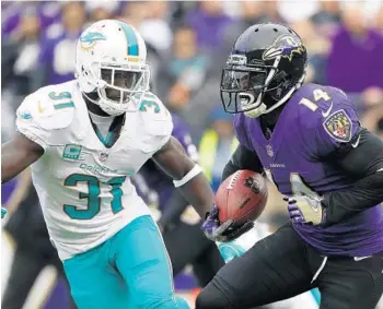  ?? PATRICK SMITH/GETTY IMAGES ?? Safety Michael Thomas, left, signed his deal with the Dolphins and will make about $1.8 million this coming season.