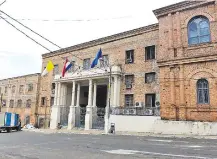  ??  ?? Sede central de la Universida­d Católica. Sus autoridade­s piden investigar un supuesto caso de violación de una estudiante.