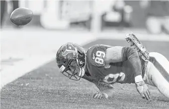  ??  ?? Texans tight end Stephen Anderson crashes to the end-zone turf, unable to come down with the would-be touchdown reception during fourth-quarter action Sunday at Memorial Stadium.