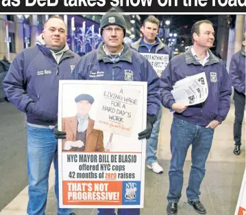  ??  ?? HAWKISH: Patrolman’s Benevolent Associatio­n members protest Mayor de Blasio in Des Moines.