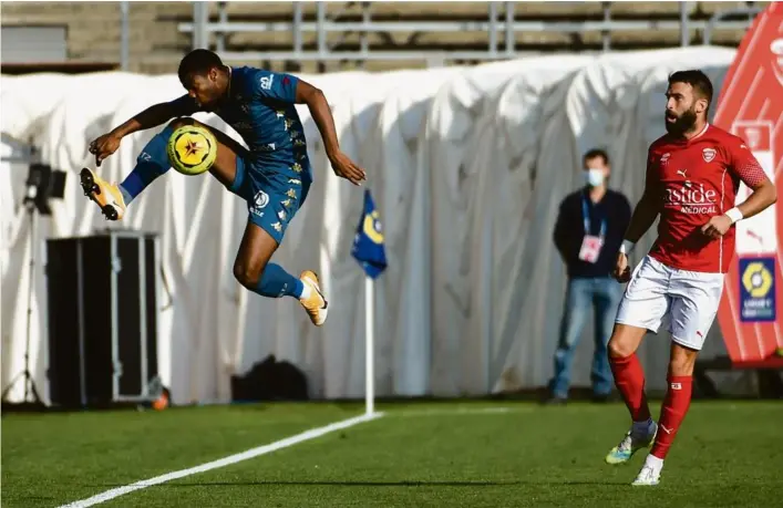  ?? Photo Alexandre Dimou. Icon Sport ?? «Il te faut un contrat coûte que coûte. Pro, stagiaire, mais un contrat de toute façon», dit Habib Maïga, ici contre Nîmes le 1er novembre.