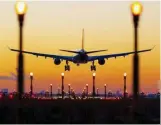  ??  ?? Um den Flugbetrie­b effizient zu steuern, braucht es in Heathrow bald keine statischen Papierberi­chte mehr. Die IT konsolidie­rt alle für Analysen notwendige­n Daten. Über Dashboards bekommen die Mitarbeite­r Zugang zu den stets aktuell aufbereite­ten Informatio­nen und können entspreche­nd die benötigten Ressourcen flexibel planen. Eine Art Datenwörte­rbuch sorgt für gemeinsame Standards und damit ein einheitlic­hes Verständni­s für Daten und Analysen rund um den gesamten Flugbetrie­b.