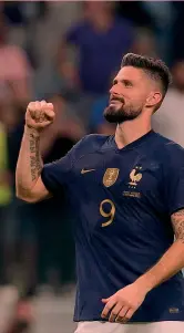  ?? ?? Decisivo Olivier Giroud, 36 anni, già campione del Mondo con la Francia nel 2018. Anche in Qatar il suo mondiale è iniziato bene: 2 gol