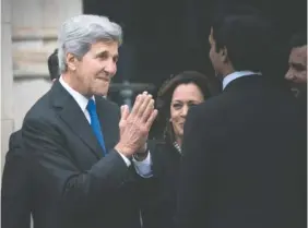  ?? ERIN SCHAFF/THE NEW YORK TIMES ?? John Kerry, the former senator and secretary of state, speaks with other guests arriving for Sen. John McCain’s memorial service at the Washington National Cathedral, Sept. 1.