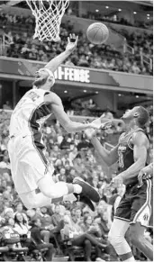  ?? ALEX BRANDON/ASSOCIATED PRESS ?? Orlando Magic forward Adreian Payne, left, loses the ball as Washington Wizards center Ian Mahinmi defends.