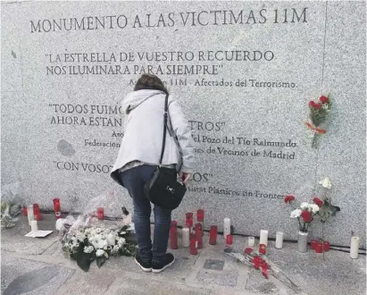  ?? Foto: EFE ?? Niemals vergessen: Gedenkstei­n für die Opfer des 11M am Bahnhof El Pozo.
