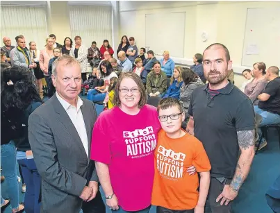  ?? Picture: Fraser Band. ?? MP Pete Wishart with Marianne Smeaton and her 11-year-old son Euan, and Ross MacGregor from Perth Autism Support.