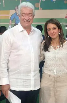  ?? FOTO ?? Jorge Perdomo y Claudia Guerrero, durante un evento de responsabi­lidad social en el fútbol.