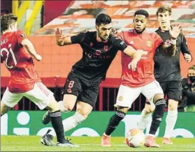  ?? FOTO: RS ?? Merino y Aihen coinciden en la misma jugada contra el United en Old Trafford