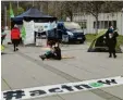  ?? Foto: Sebastian Mayr ?? Aktivisten von „Fridays for Future“ver‰ legten ihr Klimacamp für die Sitzung des Ulmer Gemeindera­ts kurzfristi­g aufs Messegelän­de.