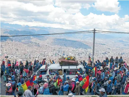  ?? Ronaldo schemidt/aFP ?? Los manifestan­tes, ayer, al comienzo de su marcha desde El Alto hacia La Paz