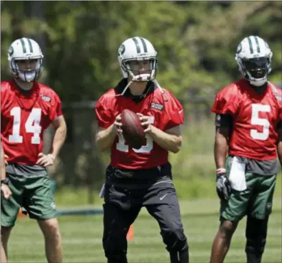 ?? THE ASSOCIATED PRESS ?? Jets quarterbac­ks Sam Darnold (14), Josh McCown (15) and Teddy Bridgewate­r (5) will highlight a competitio­n that could go a long way in setting the tone for this season and beyond.