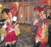  ??  ?? Green Fools Theatre’s Jeff Olynek, left, and Dean Bareham entertaine­d guests pre-dinner at the 2017 Bob Edwards Award Gala on Nov. 2 at the Fairmont Palliser.