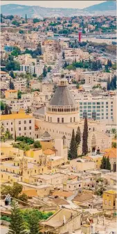  ?? ADOBESTOCK_ ?? Nazareth. Vista della città: in primo piano la Basilica dell’Annunciazi­one