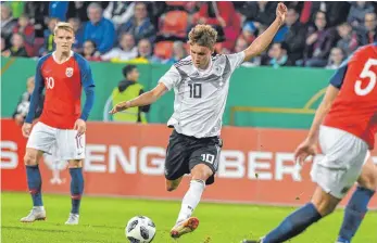  ?? FOTO: DPA ?? Luca Waldschmid­t, seit dieser Saison beim SC Freiburg in der Bundesliga aktiv, gehörte beim U21-Länderspie­l gegen Norwegen zu den Aktivposte­n.