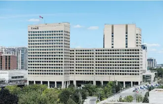  ?? JAMES PARK ?? The plan will see employees moving into the new operationa­l headquarte­rs starting around 2029, after which the Department of National Defence would vacate its facility in Ottawa’s east end.