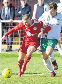  ?? Picture: Paul Amos. FM7390235 ?? Hythe’s Charlie Webster battles through against Guernsey at Reachfield­s on Saturday