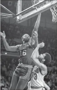  ?? ASSOCIATED PRESS FILE PHOTO ?? Detroit Pistons’ Bob Lanier, left, of the Detroit Pistons, jumps to make a layup over Milwaukee Bucks’ Kareem Abdul-jabbar during a 1973 game. Lanier, a Hall of Famer and eight-time All-star, died Tuesday at the age of 73.