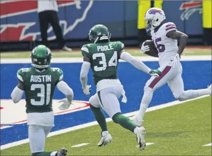  ?? JEFFREY T. BARNES - THE ASSOCIATED PRESS ?? Buffalo Bills wide receiver John Brown, right, scores after taking a pass from quarterbac­k Josh Allen during the first half of an NFL football game against the New York Jets in Orchard Park, N.Y., Sunday, Sept. 13, 2020.