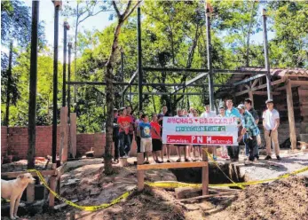  ?? FOTO: FLÜCHTLING­SHILFE ?? „Muchas Gracias N! Region fünf G“: Bewohner des Nationalpa­rks Montecrist­o bedanken sich für bereits bekommene Unterstütz­ung aus Schwaben.