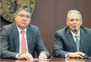  ?? CORTESÍA MINHACIEND­A ?? El ministro de Hacienda, Mauricio Cárdenas, y el gerente del Banco de la República, Juan José Echavarría, en rueda de prensa.