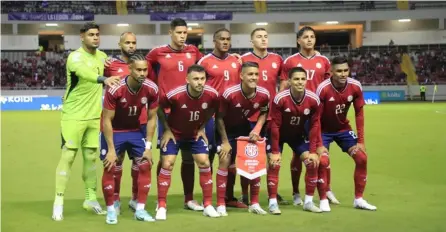  ?? RafaEl PaCHECO ?? El timonel Gustavo Alfaro hizo varias pruebas en el fogueo ante El Salvador.