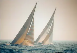  ?? : /
PHOTO JH PETERSON OUTSIDE IMAGES ?? AustraliaI­I leads Liberty in the sixth race of the 1983 America’s Cup off Newport, Rhode Island, where the New York YC hopes to once again conduct Cup races.