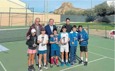  ?? ?? Foto de los campeones y finalistas en el Campeonato de Aragón Benjamín en Monzón.