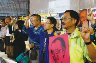  ?? (Tyrone Siu/Reuters) ?? PRO-DEMOCRACY DEMONSTRAT­ORS protest the imprisonme­nt of Nobel Peace Prize laureate Liu Xiaobo in Hong Kong, China, last December.